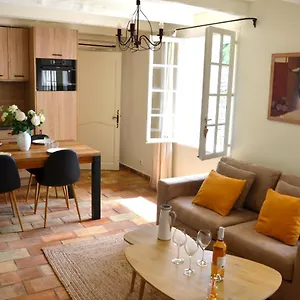 https://le-jas-des-parpaillous.fr-provencehotel.com